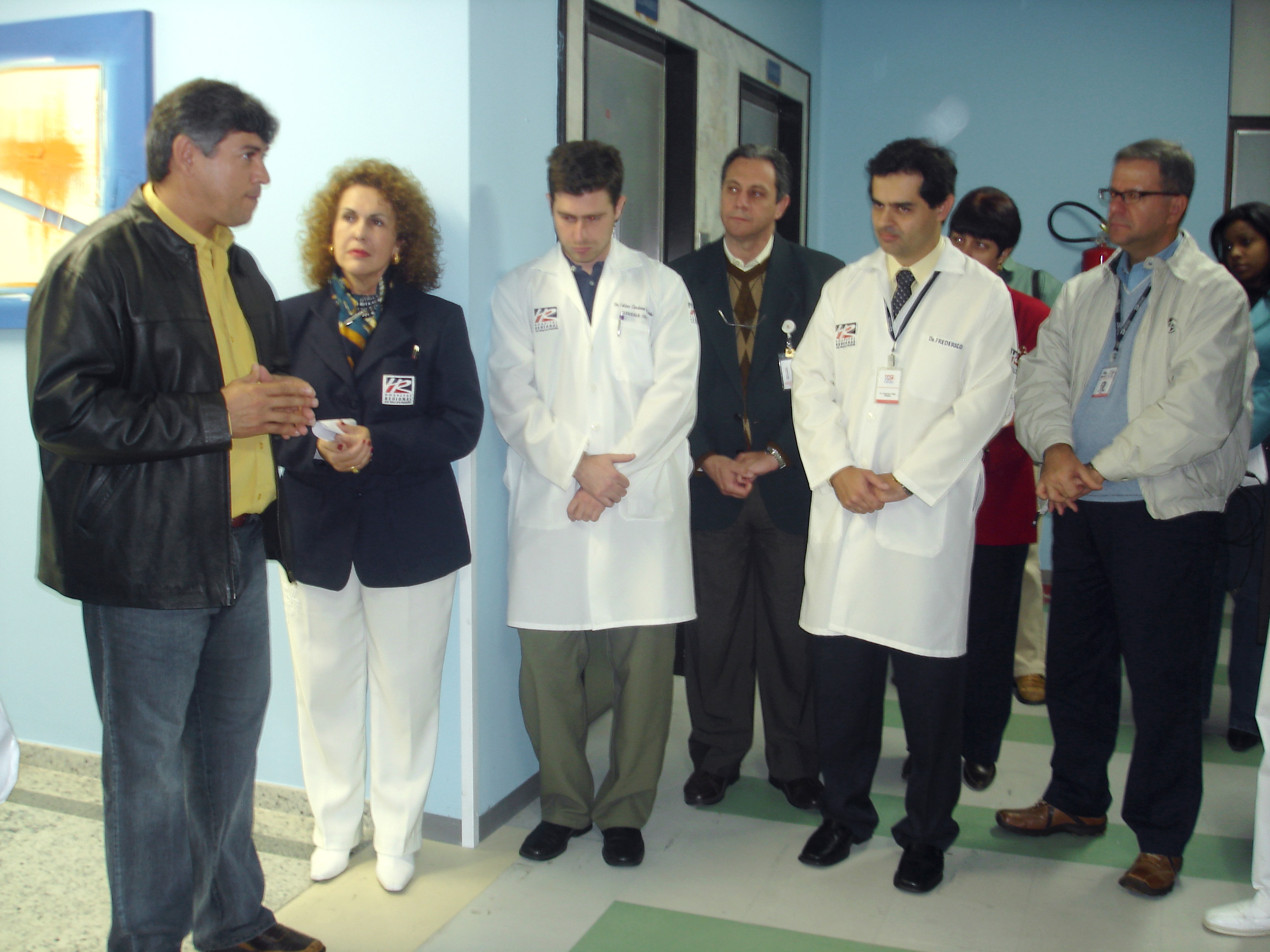 Padre Afonso em visita ao Hospital Regional, ao lado da diretora Aldinia Martins<a style='float:right;color:#ccc' href='https://www3.al.sp.gov.br/repositorio/noticia/03-2008/PADRE SAUDE TAUBATE A.jpg' target=_blank><i class='bi bi-zoom-in'></i> Clique para ver a imagem </a>
